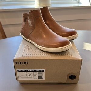 Taps Unity Almond Leather Ankle Boots 8 Booties Brand New $188